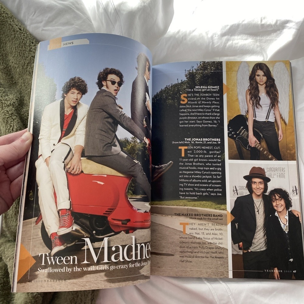 People: Yearbook 2009 - Hardcover By Editors of People Magazine - Picture 5 of 5